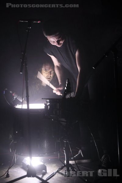 A PLACE TO BURY STRANGERS - 2024-04-23 - PARIS - Petit Bain - Oliver Ackermann - Sandra Fedowitz